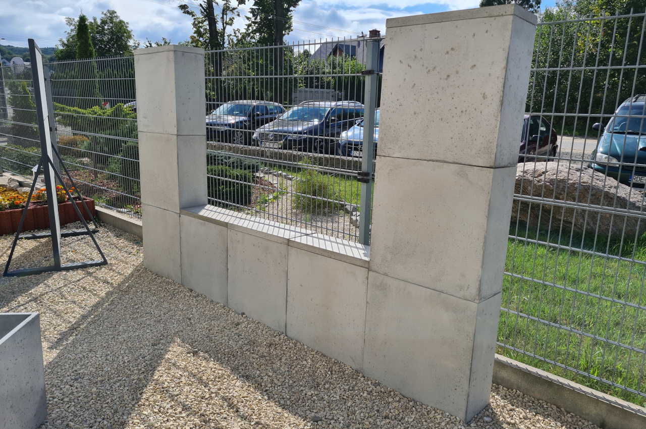 Ogrodzenie z betonu architektonicznego